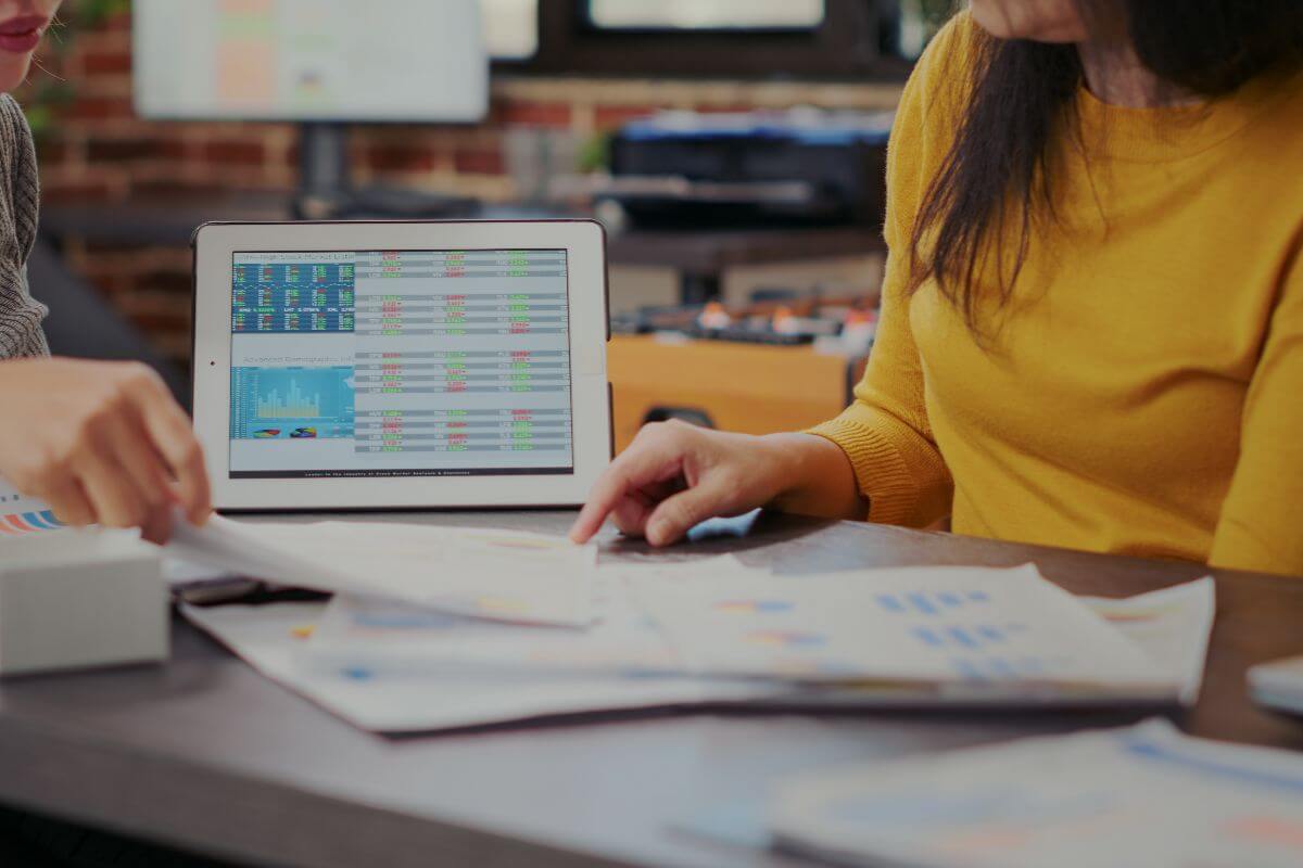 employees using systems to track stock